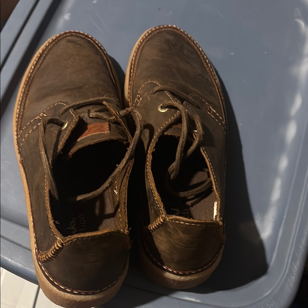 Clarks Brown Suede Chukka Boots with Classic Design